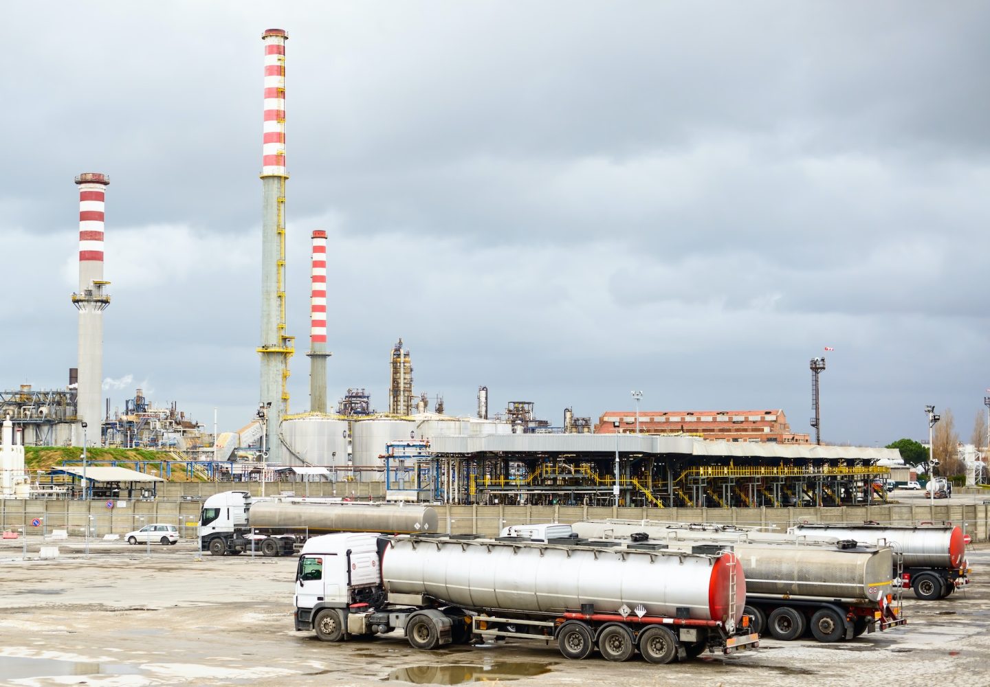 oil-refinery-industry-smoke-stacks-and-tanker-lorry-or-truck.jpg oil-refinery-industry-smoke-stacks-and-tanker-lorry-or-truck.jpg